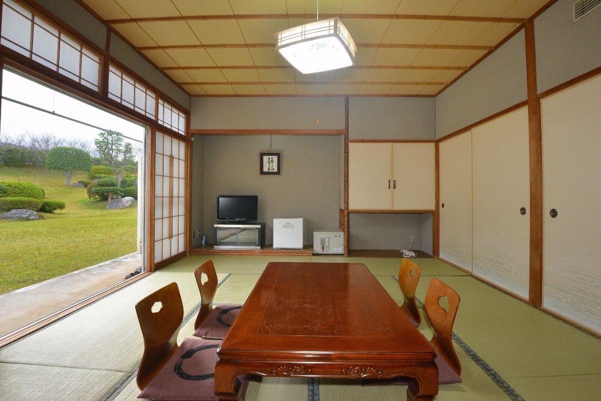 本館和室「石南花」